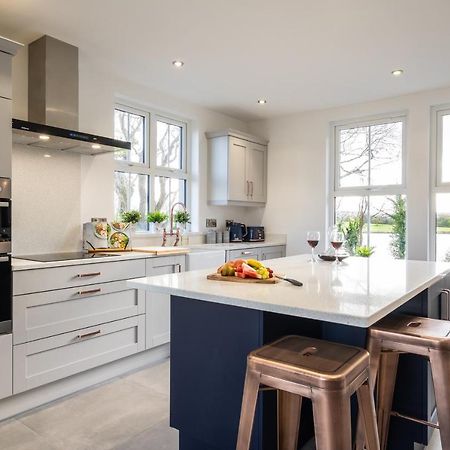 Villa Escape Ordinary At Lily'S Pad Enniskillen Exterior foto